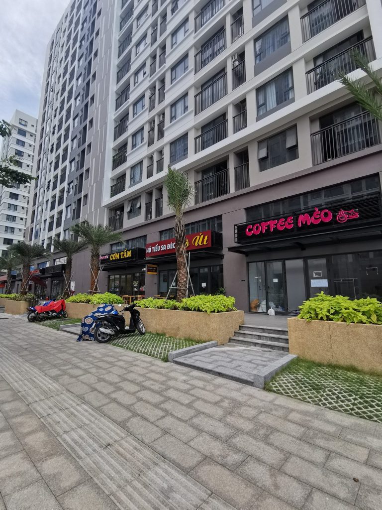 Khu shophouse dưới chân tòa nhà