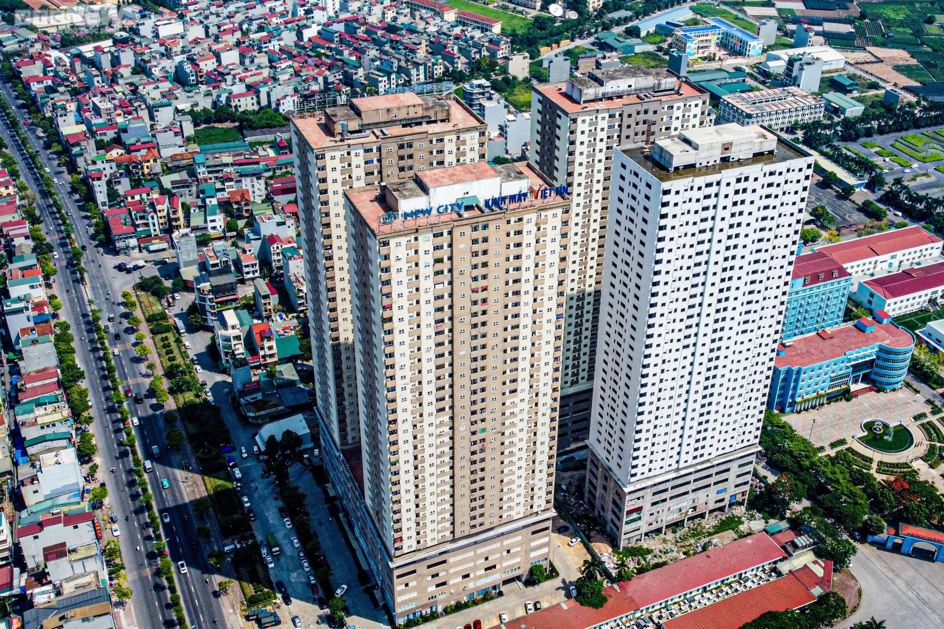 Khu Nhà Ở Xã Hội Xã Mỹ Hạnh Nam: Giải Pháp Nhà Ở Cho Cư Dân Thu Nhập Thấp So sánh với các khu nhà ở xã hội khác trong khu vực