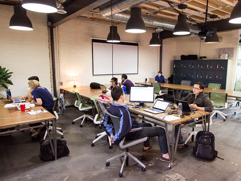 có nên đầu tư coworking space