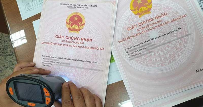 Trao giấy chứng nhận lại cho chủ sở hữu 