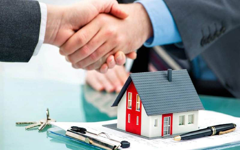 Trước khi ký kết hợp đồng, cần kiểm tra kỹ lưỡng các giấy tờ pháp lý