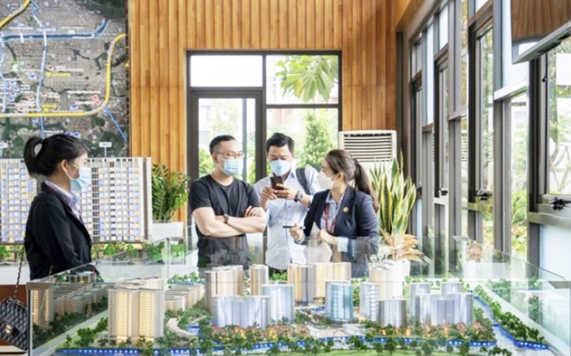 Thu nhập của môi giới tự do thường không ổn định, phụ thuộc hoàn toàn vào số lượng giao dịch thành công