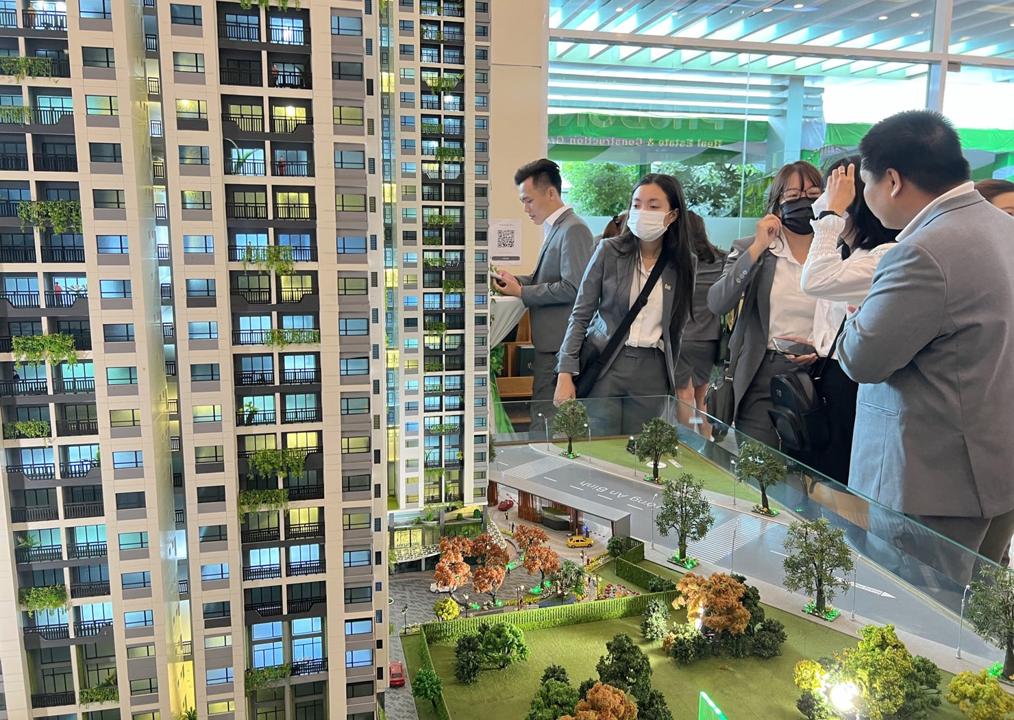 Thanh khoản nhà đất thương mại tại thành phố tiếp tục giảm sâu