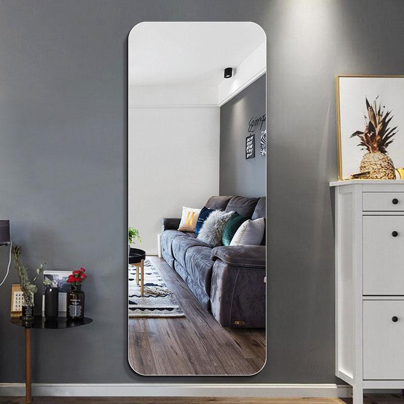Không nên đặt gương hướng thẳng vào ghế sofa
