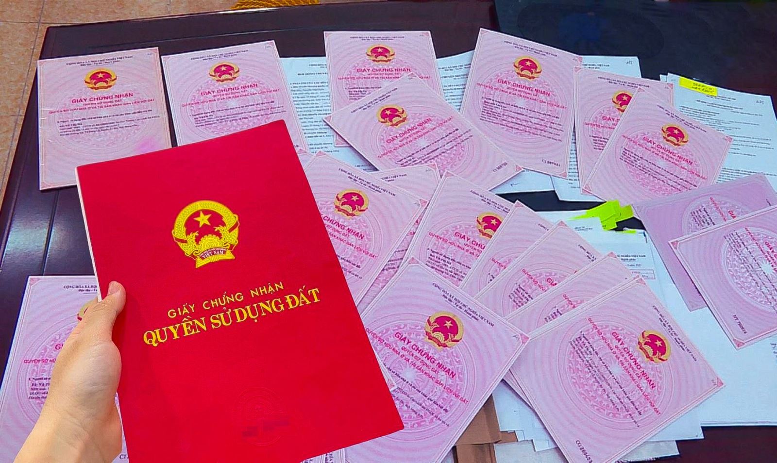 Hợp đồng chuyển nhượng quyền sử dụng đất có hiệu lực kể từ ngày công chứng