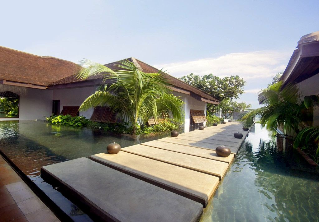 Gem Villa Thảo Điền mang phong cách châu Âu hiện đại với hồ bơi riêng và sân vườn rộng rãi