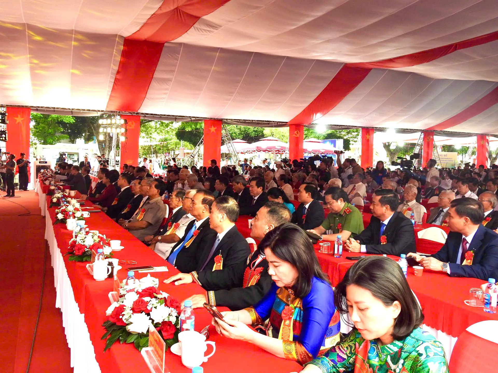 Đông đảo các đại biểu tham dự buổi lễ