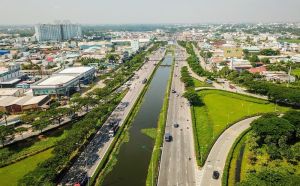 Bình Chánh sở hữu các trục đường huyết mạch như Quốc lộ 1A, tỉnh lộ 10,...