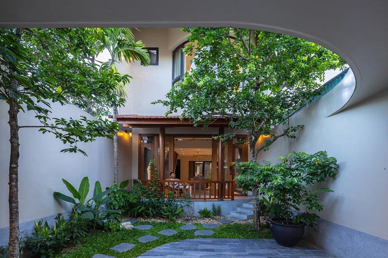 thiết kế sân vườn nhà ống