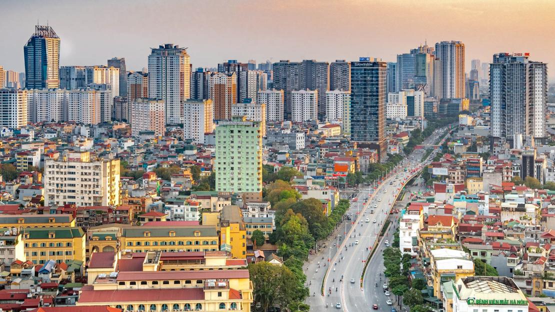Mức giá tại quận 1 phản ánh giá trị thương mại cao, phù hợp với vai trò trung tâm tài chính