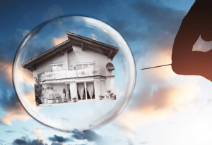 Bong bóng bất động sản là gì? Hệ quả của bong bóng bất động sản Bong bóng bất động sản được hiểu là hiện tượng giá nhà đất tăng trưởng quá mức