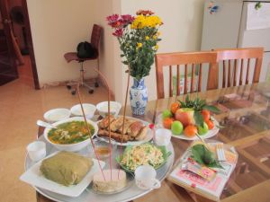 Cách cúng đất đai trong nhà cầu tài lộc và may mắn cho gia đình Lễ cúng đất đai trong nhà còn được gọi với tên gọi khác là lễ cúng thổ công