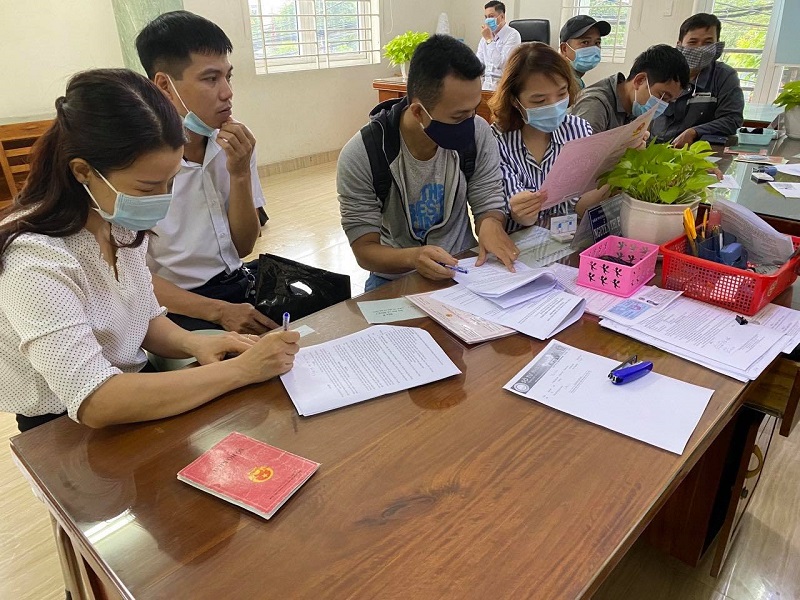 bao nhiêu tuổi được đứng tên nhà đất